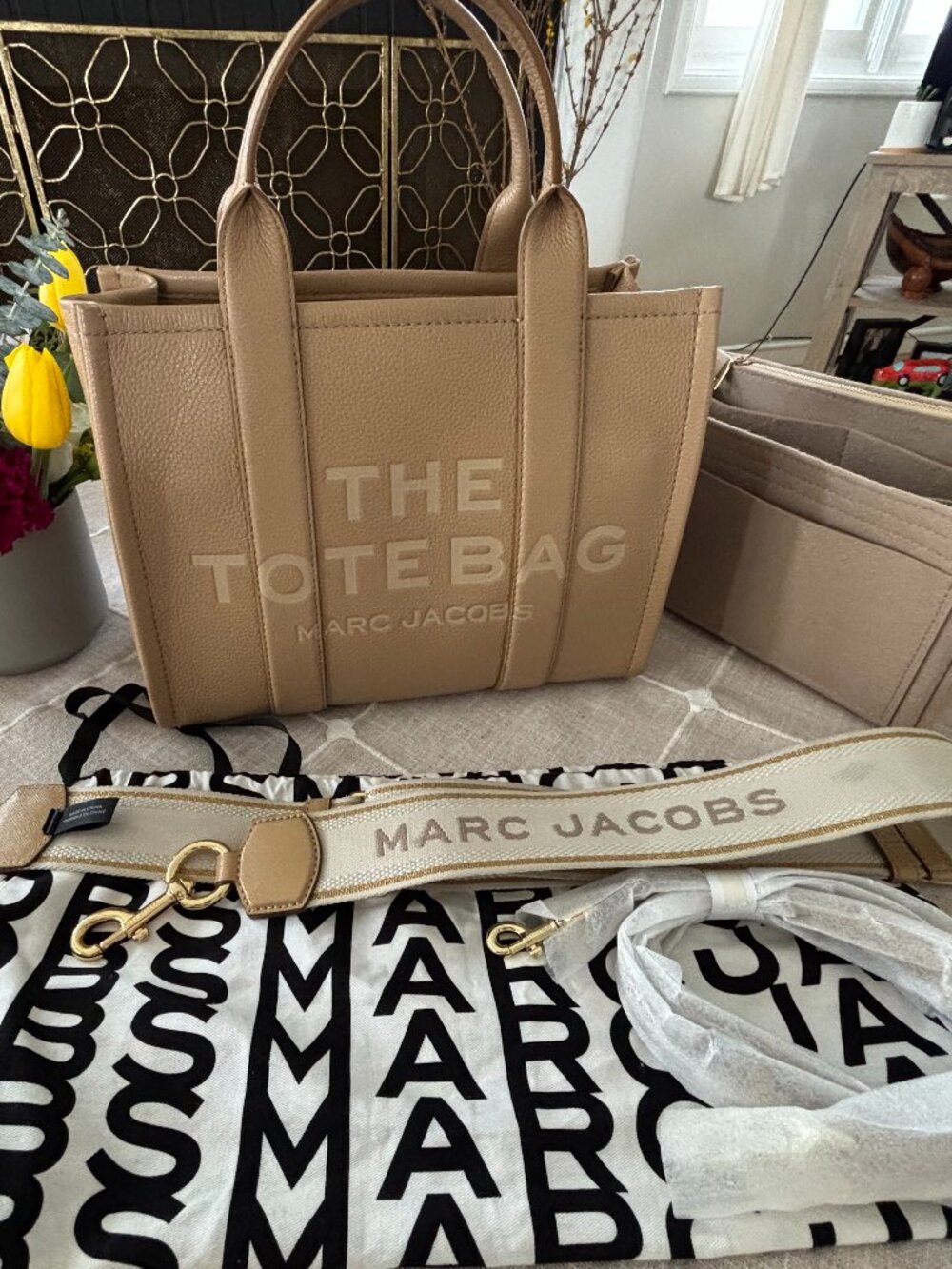 Marc Jacobs Leather Grain Camel Medium Tote (Full Set) w/ Felt Organizer